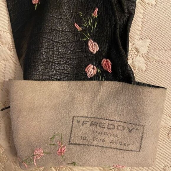 VINTAGE BLACK LEATHER W/ HAND EMBROIDERED FLOWERS - RARE FIND - SIZE 7 - Picture 7 of 7